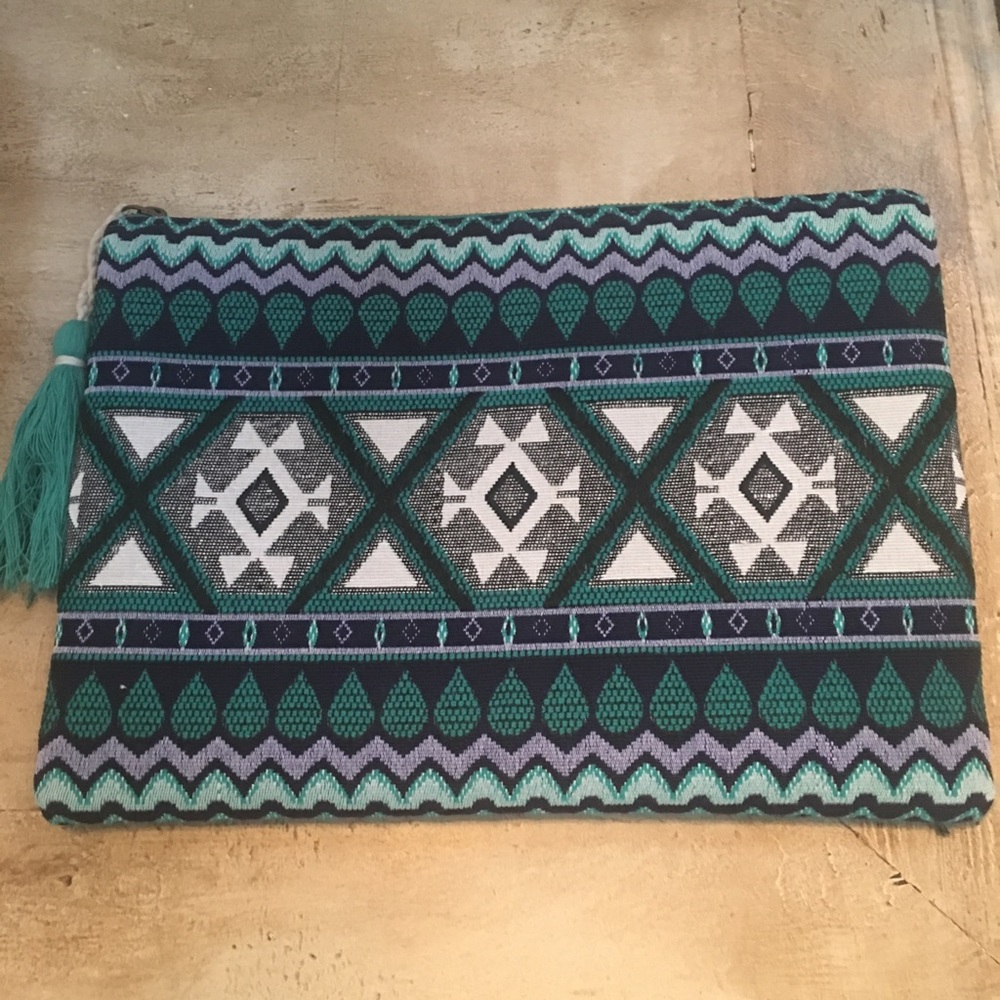 NWOT Clutch by Sole Society